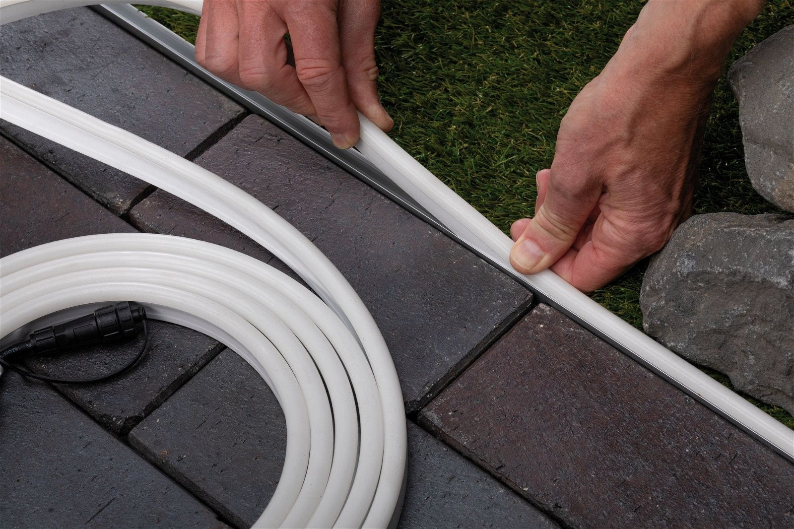 Plug & Shine LED Stripe Smooth Einzelstripe IP68 3000K 12W Schwarz