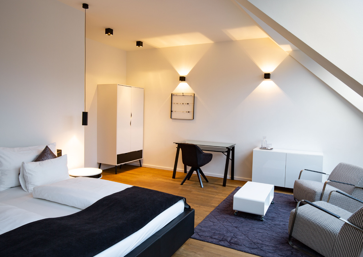 Box 1.0 PAR16 Deckenlampe im Schlafzimmer montiert