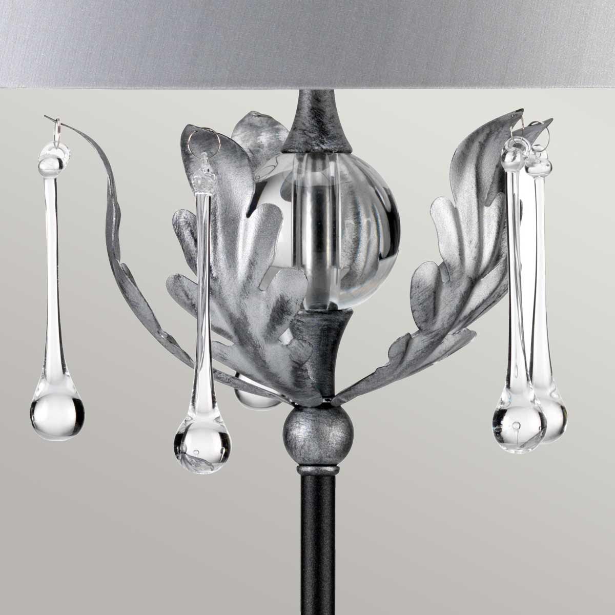 Amarilli 1-flammige Tischlampe mit silbernem Schirm, Schwarz mit silberner Patina