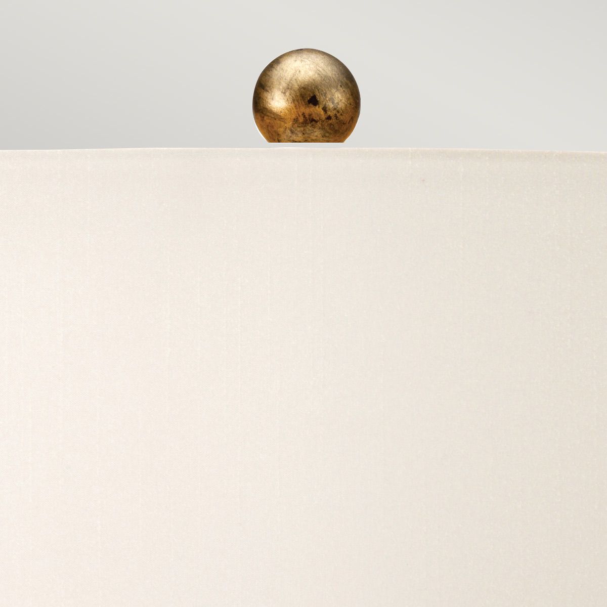 Amarilli 1-flammige Tischlampe mit elfenbeinfarbenem Schirm – Bronze mit goldener Patina
