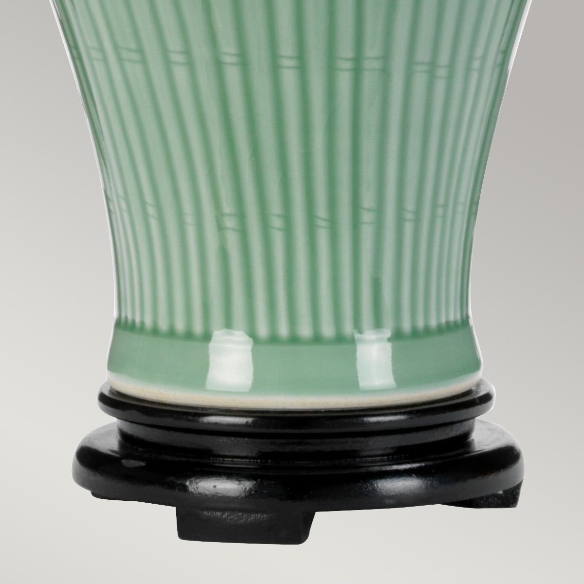 Tischlampe Dalian mit 1 Licht und hohem Empire-Schirm - Seladon mit Elfenbeinschirm