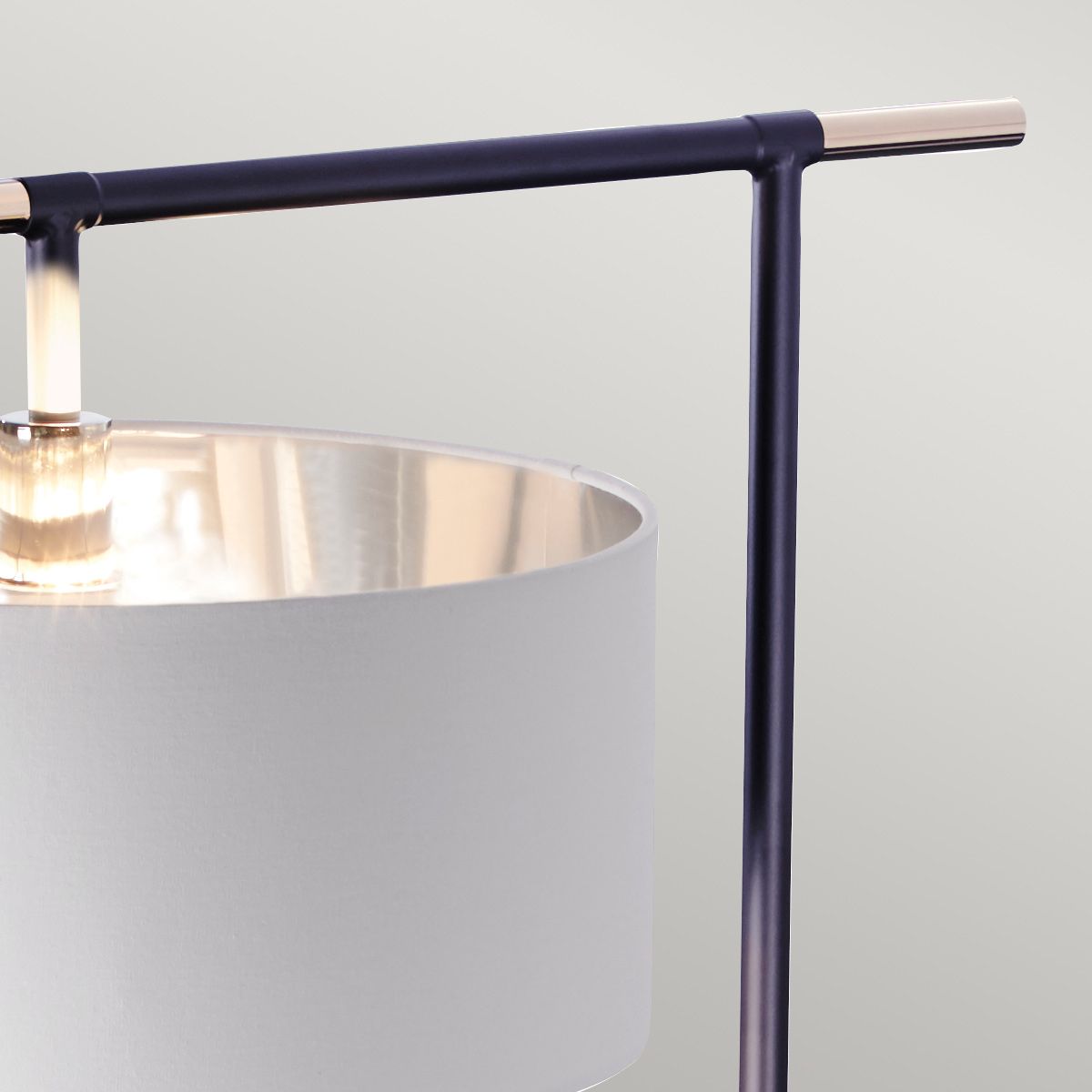 Balance 1-flammige Stehlampe - Schwarz/Poliertes Nickel mit weißem Schirm - Elsteadlighting - leuchtengrosshandel24