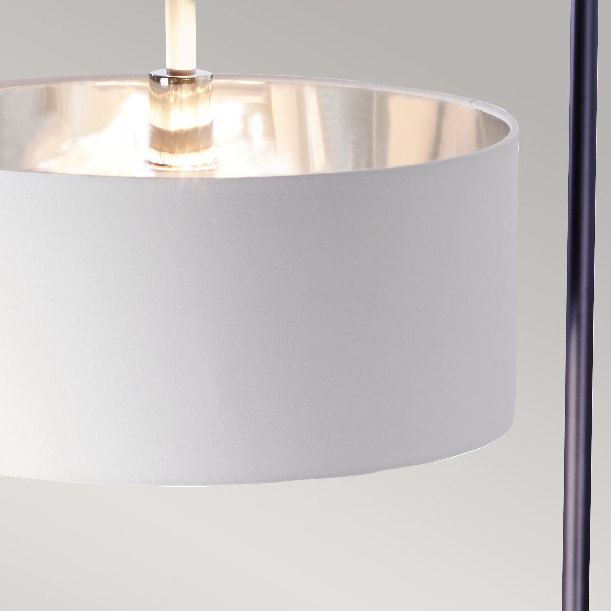Balance 1-flammige Stehlampe - Schwarz/Poliertes Nickel mit weißem Schirm - Elsteadlighting - leuchtengrosshandel24