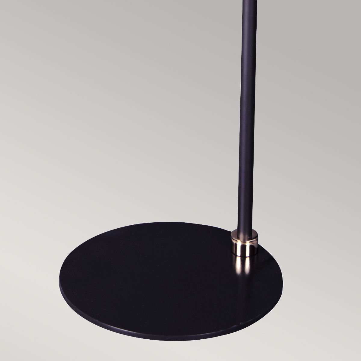 Balance 1-flammige Stehlampe - Schwarz/Poliertes Nickel mit weißem Schirm - Elsteadlighting - leuchtengrosshandel24