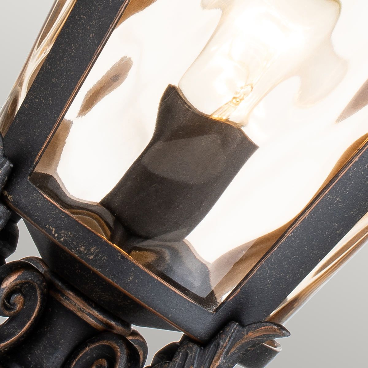 Baltimore 1 - flammige große Standlaterne - verwitterte Bronze - Elsteadlighting - BT3 - L