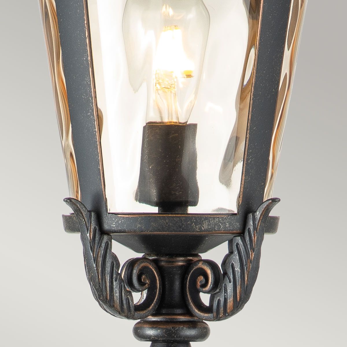 Baltimore 1 - flammige, mittelgroße Säule - verwitterte Bronze - Elsteadlighting - BT4 - M