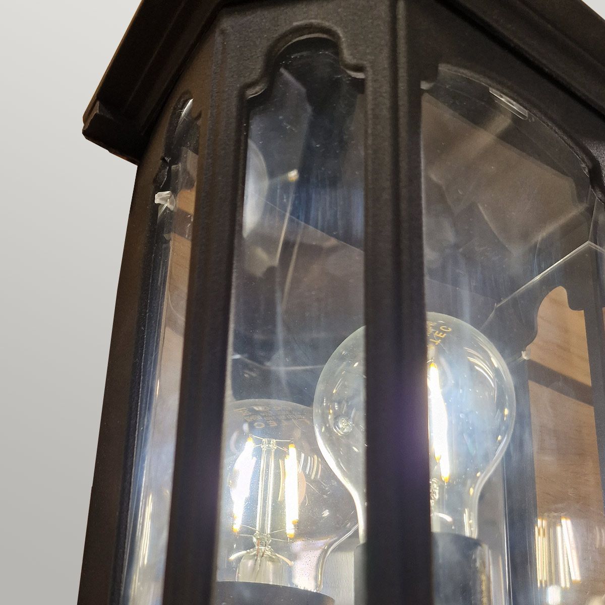 Chapel 1 - flammige Halblaterne - Schwarz - Elsteadlighting - CP7 - BLACK
