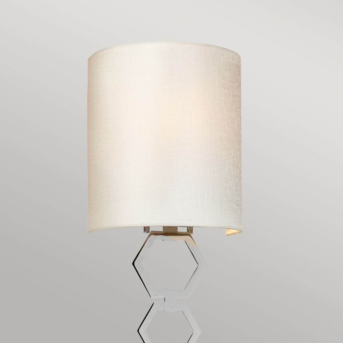 Clark Small Wandleuchte mit 1 Licht, poliertes Chrom, Lampenschirm aus elfenbeinfarbener Kunstseide - Elsteadlighting - leuchtengrosshandel24