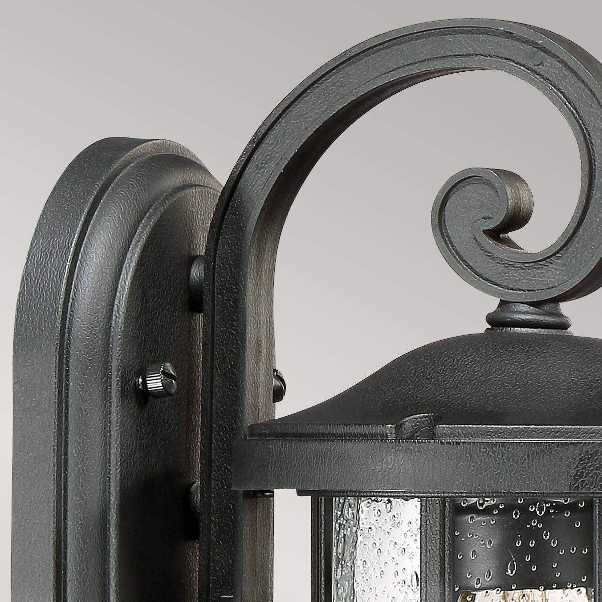 Crusade 1 - flammige kleine Wandlaterne - Erdschwarz - Elsteadlighting - QZ - CRUSADE - S - BLK