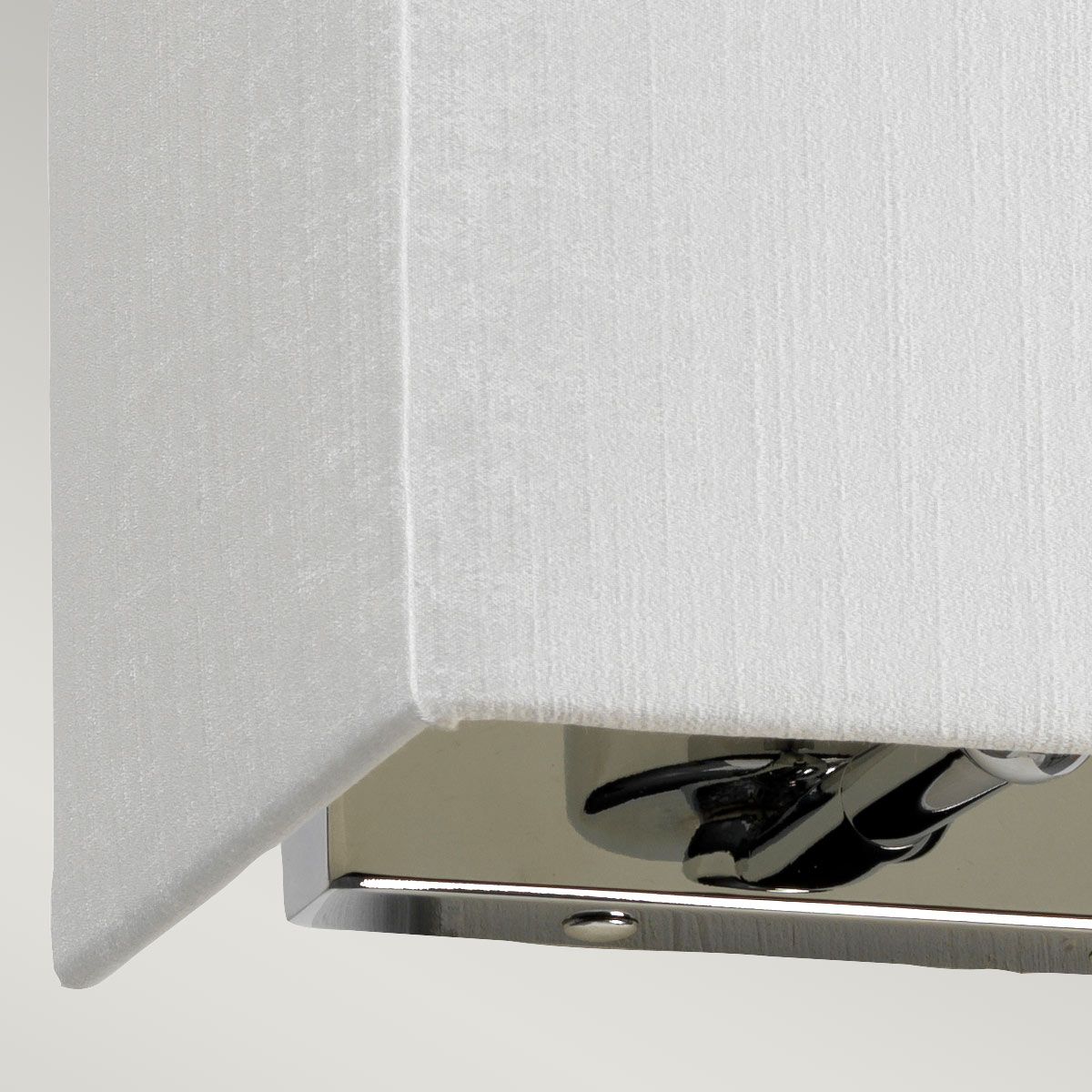 Kleine rechteckige Wandleuchte „Riley“ mit polierter Chrom - Rückplatte und elfenbeinfarbenem Lampenschirm - Elsteadlighting - DL - RILEY - S - IV - PC