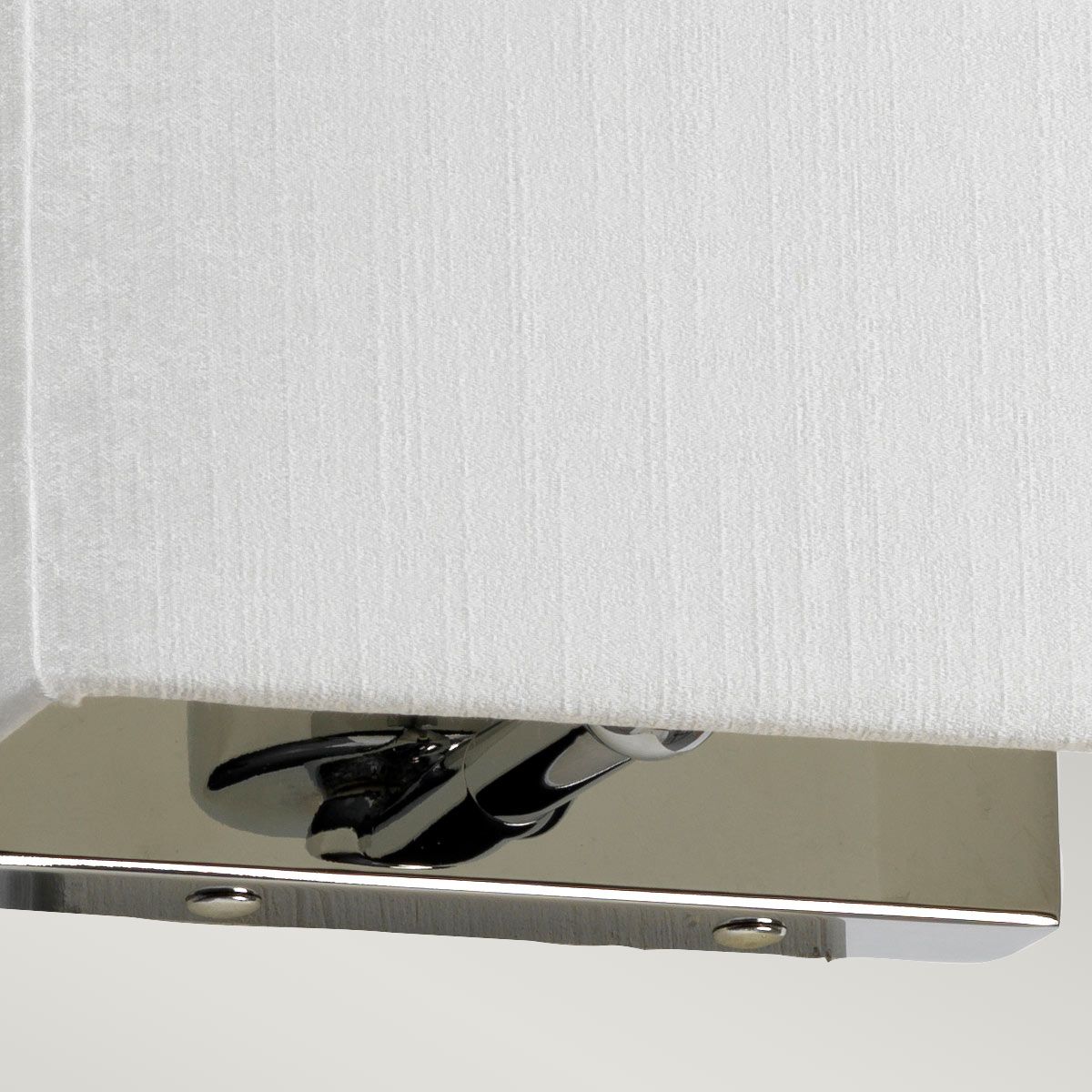 Kleine rechteckige Wandleuchte „Riley“ mit polierter Chrom - Rückplatte und elfenbeinfarbenem Lampenschirm - Elsteadlighting - DL - RILEY - S - IV - PC