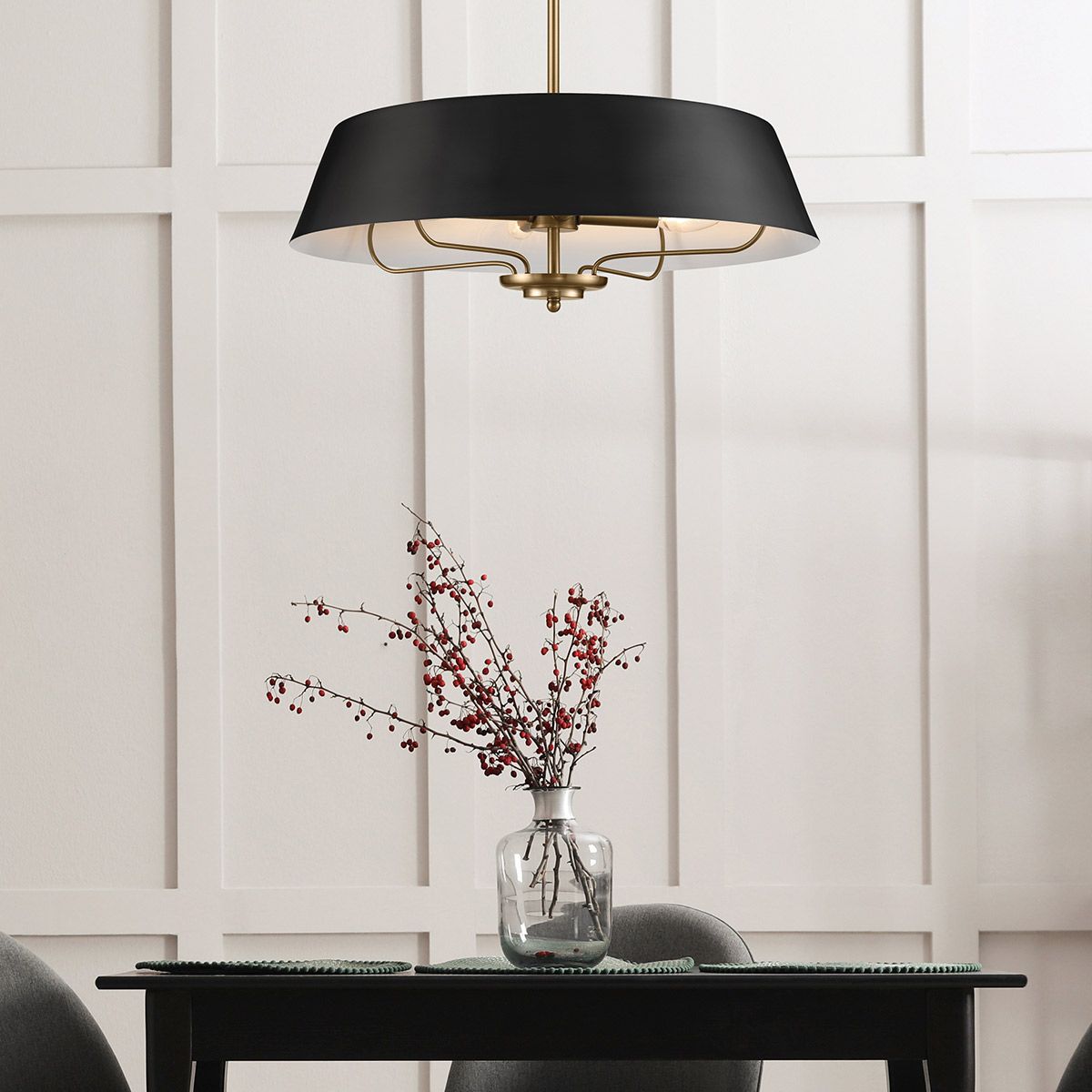 Luella 4lt Pendelleuchte mit zwei Halterungen - Schwarz und Messing - Elsteadlighting - leuchtengrosshandel24