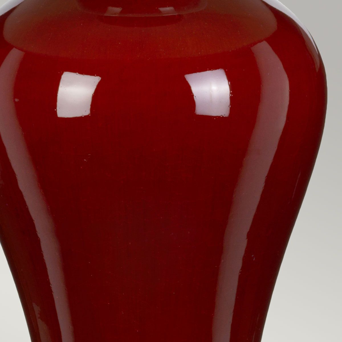 Majin 1-flammige Tischlampe mit hohem Empire-Schirm - Ochsenblut mit Creme mit burgunderfarbenem und goldenem Schirmrand - Elsteadlighting - leuchtengrosshandel24