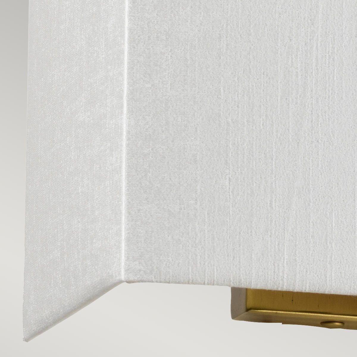 Rechteckige Wandleuchte Riley, mittelgroß, mit Rückplatte aus gealtertem Messing und elfenbeinfarbenem Schirm - Elsteadlighting - DL - RILEY - M - IV - AB