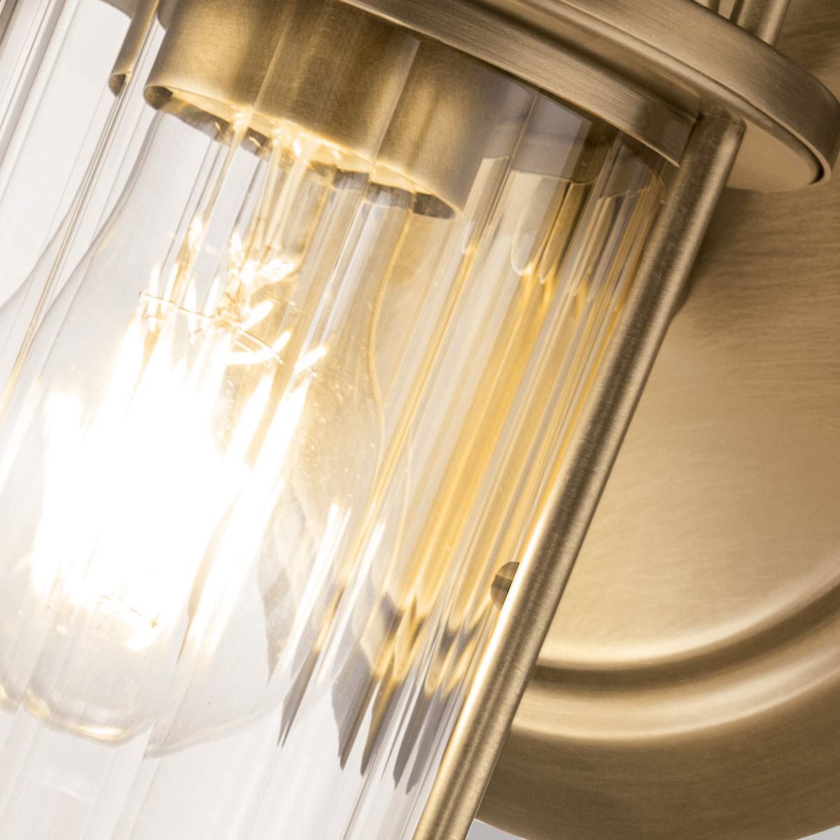 Riggs 1 - flammige Wandleuchte - Verwittertes Messing - Elsteadlighting - QZ - RIGGS1 - BATH - WS