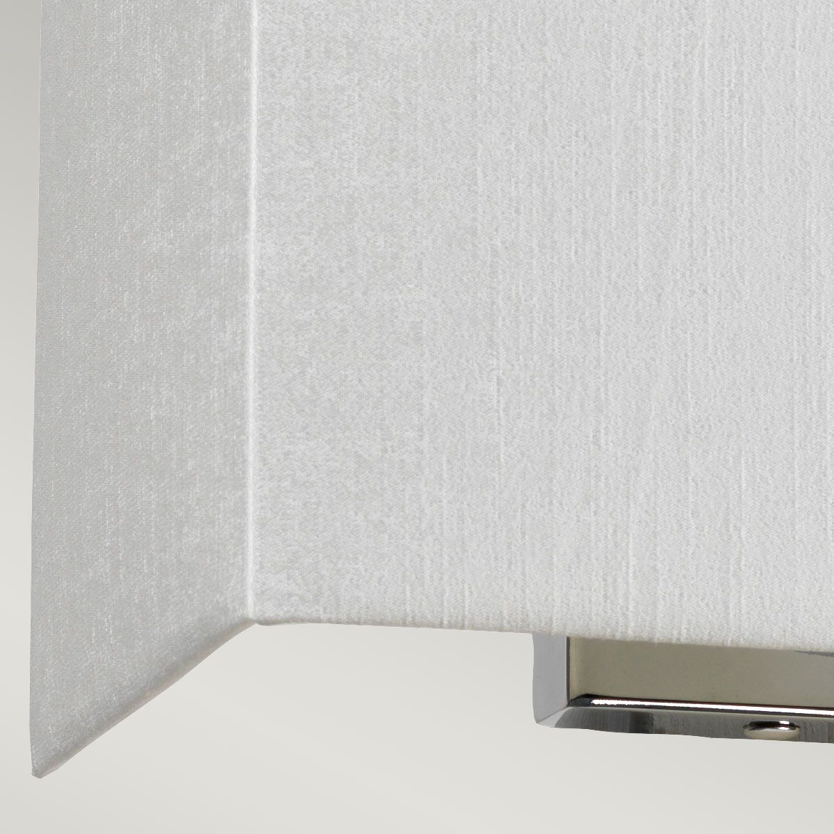 Riley mittelgroße, rechteckige Wandleuchte mit polierter Chrom - Rückplatte und elfenbeinfarbenem Lampenschirm - Elsteadlighting - DL - RILEY - M - IV - PC