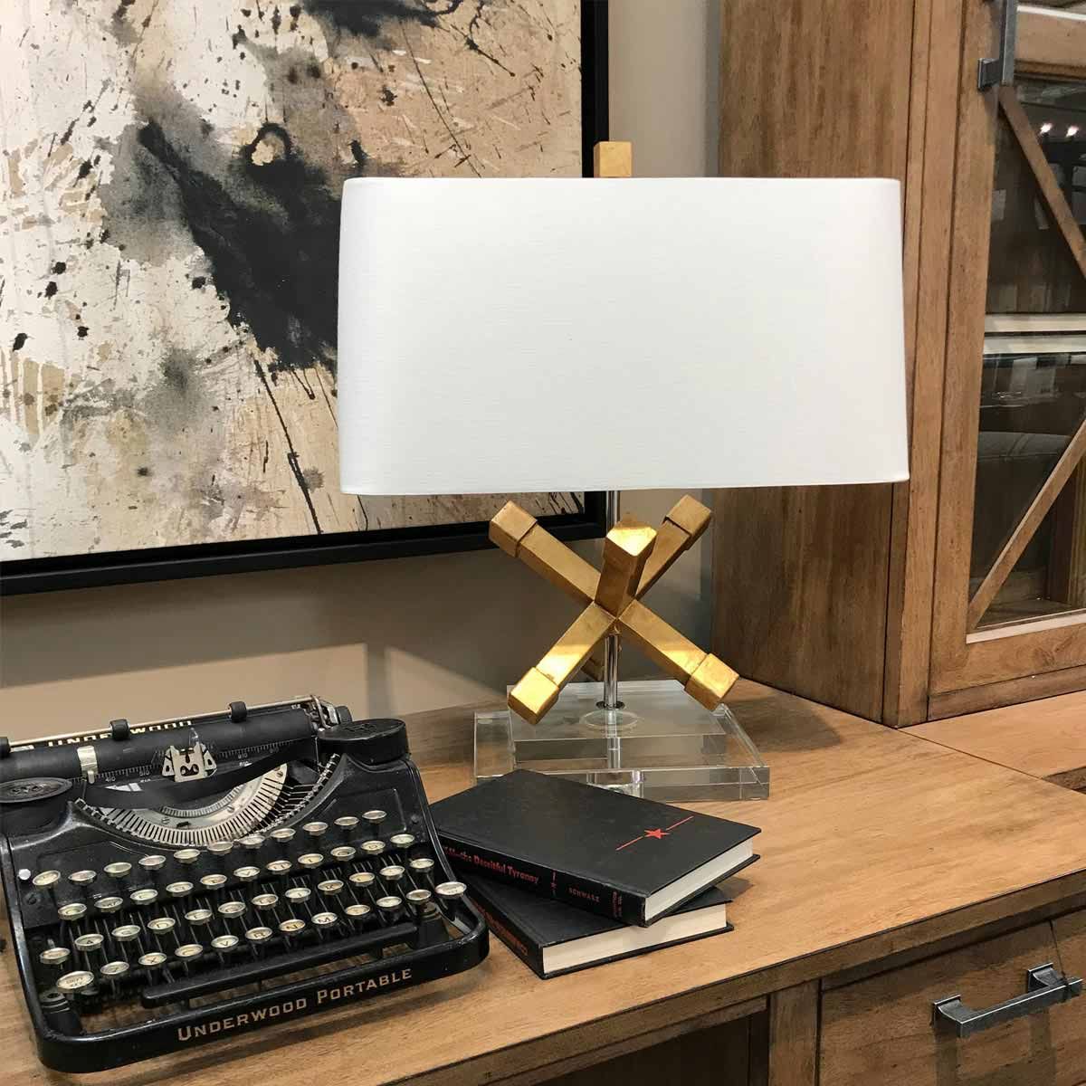 Tischlampe Jackson Square mit 1 Licht, Antik-Gold mit cremefarbenem Schirm - Elsteadlighting - leuchtengrosshandel24