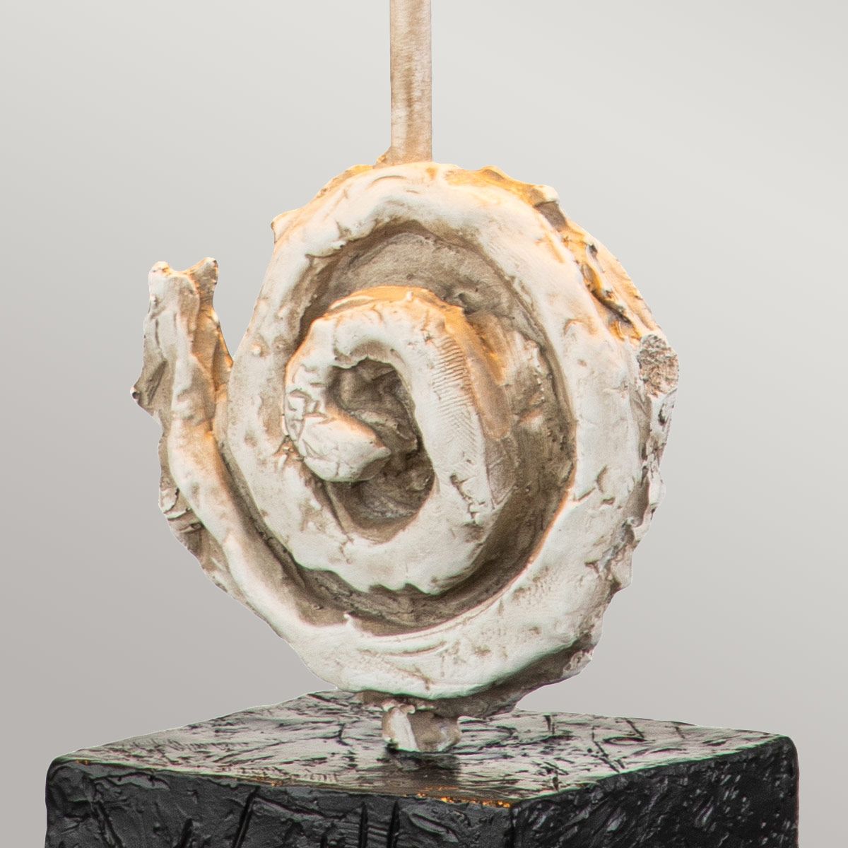 Tischlampe „Swirl“, 1 l, Knochenweiß und Schwarz mit antikweißem Schirm - Elsteadlighting - leuchtengrosshandel24