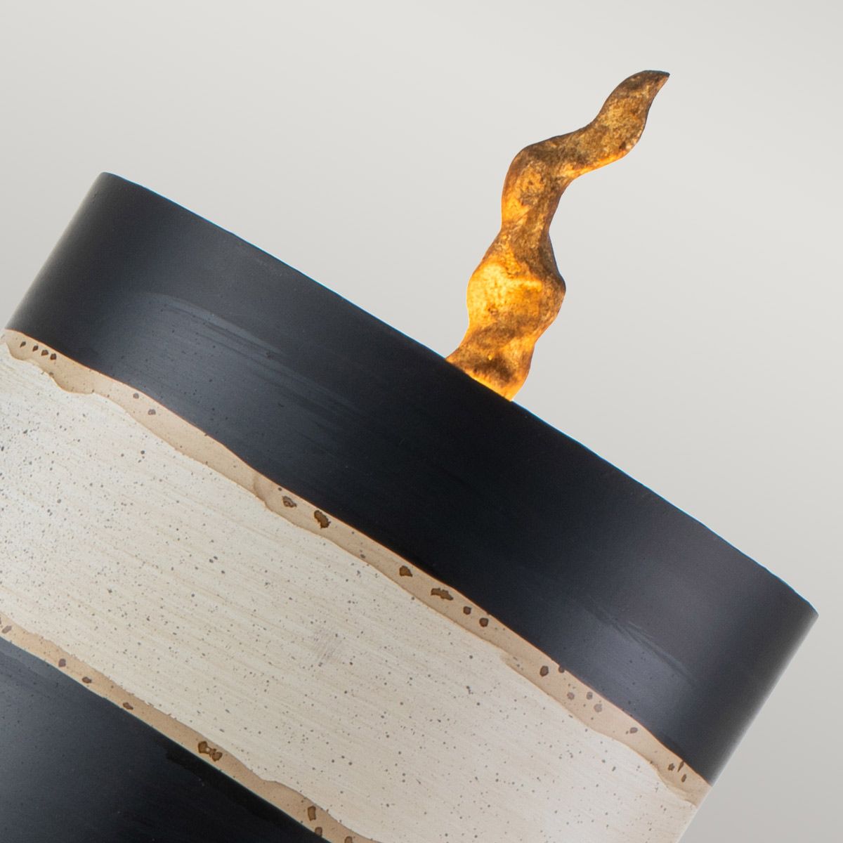 Tischlampe Dominique mit 1 Licht, Blattgold, Schwarz mit schwarz-cremefarbenem gestreiftem Schirm