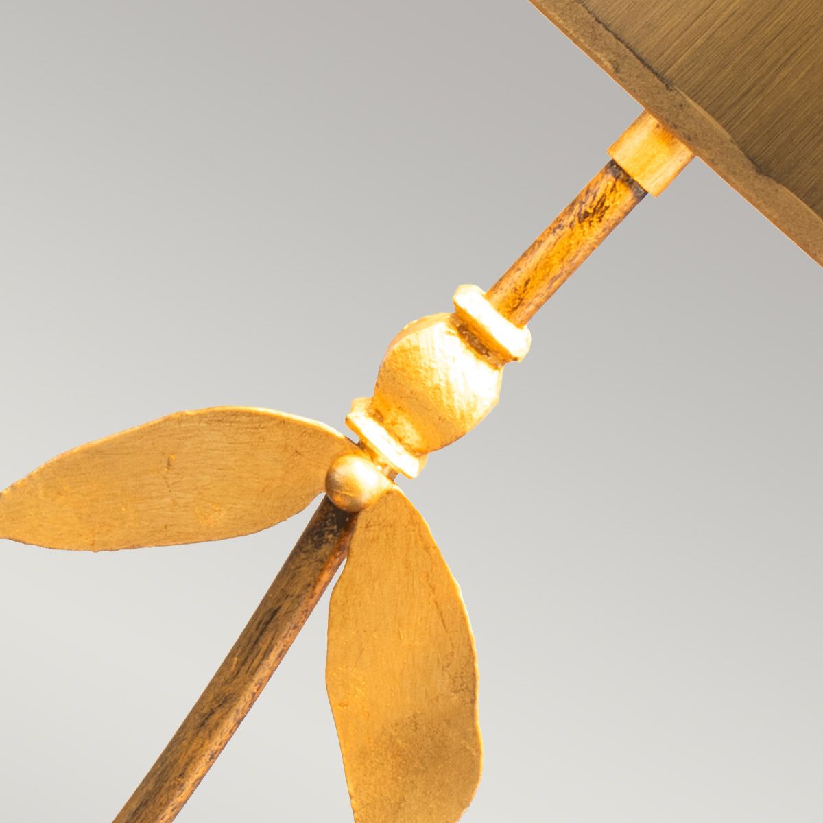Tischlampe Red Bell mit 1 Licht, Blattgold mit goldenem Schirm