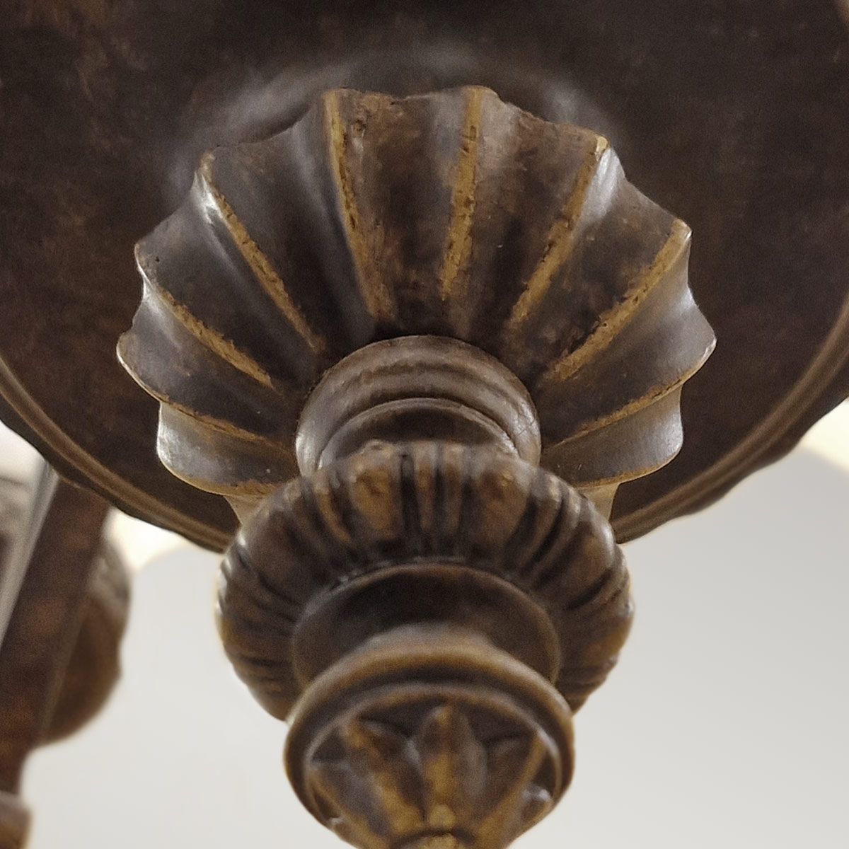 Kronleuchter „Drawing Room“ mit 18 Lichtern, Walnuss
