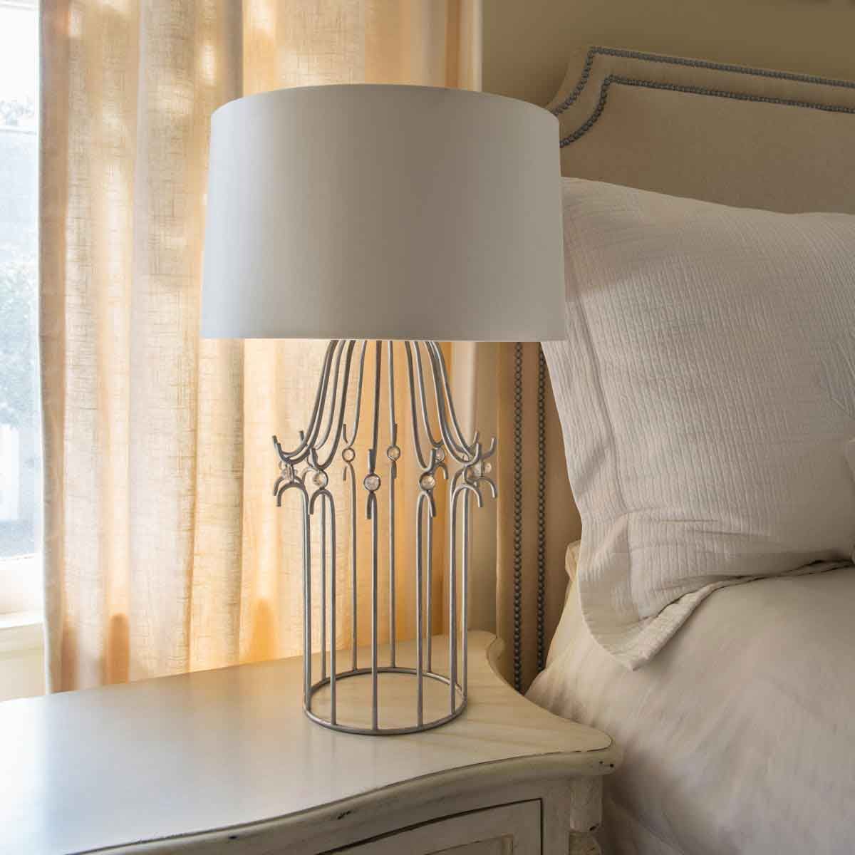 Tischlampe Stella mit 1 Flamme, Antik-Silber mit cremefarbenem Schirm