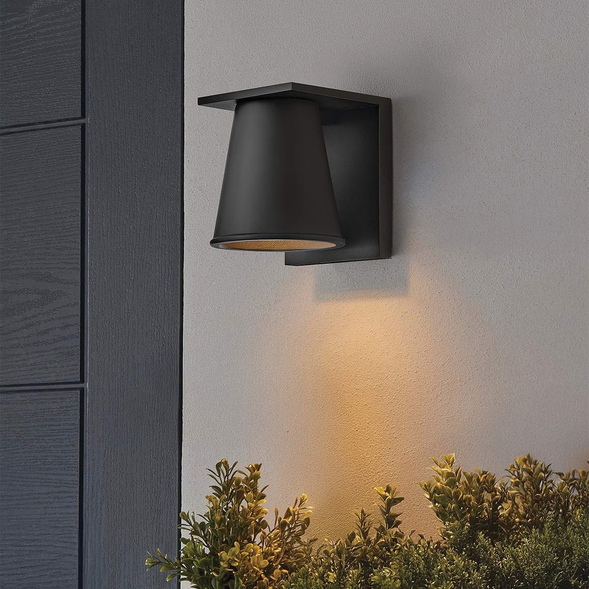 Hinkley Coastal Kleine Wandlaterne - Strukturiertes Schwarz - Elsteadlighting - leuchtengrosshandel24