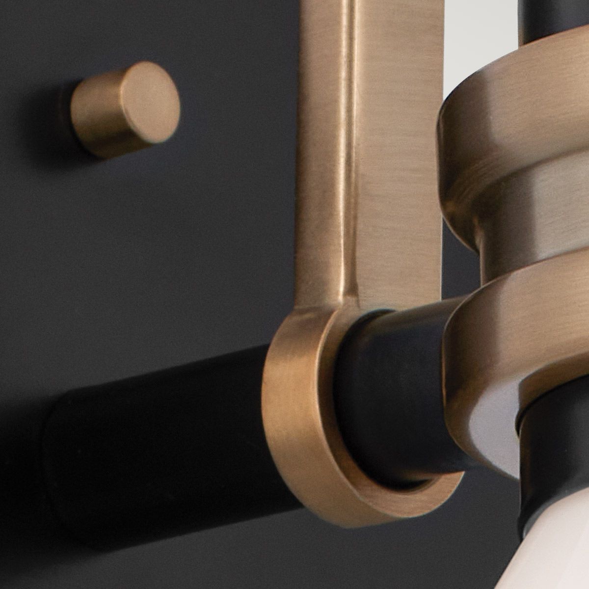 Kichler Farum Wandleuchte, 1 l, Schwarz mit Champagnerbronze - Elsteadlighting - leuchtengrosshandel24