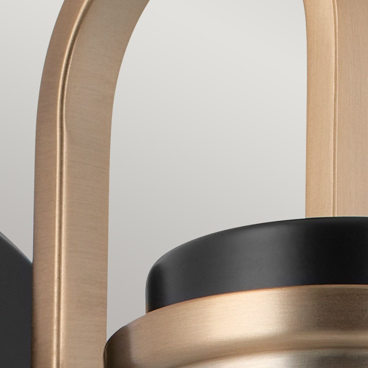 Kichler Farum Wandleuchte, 1 l, Schwarz mit Champagnerbronze - Elsteadlighting - leuchtengrosshandel24