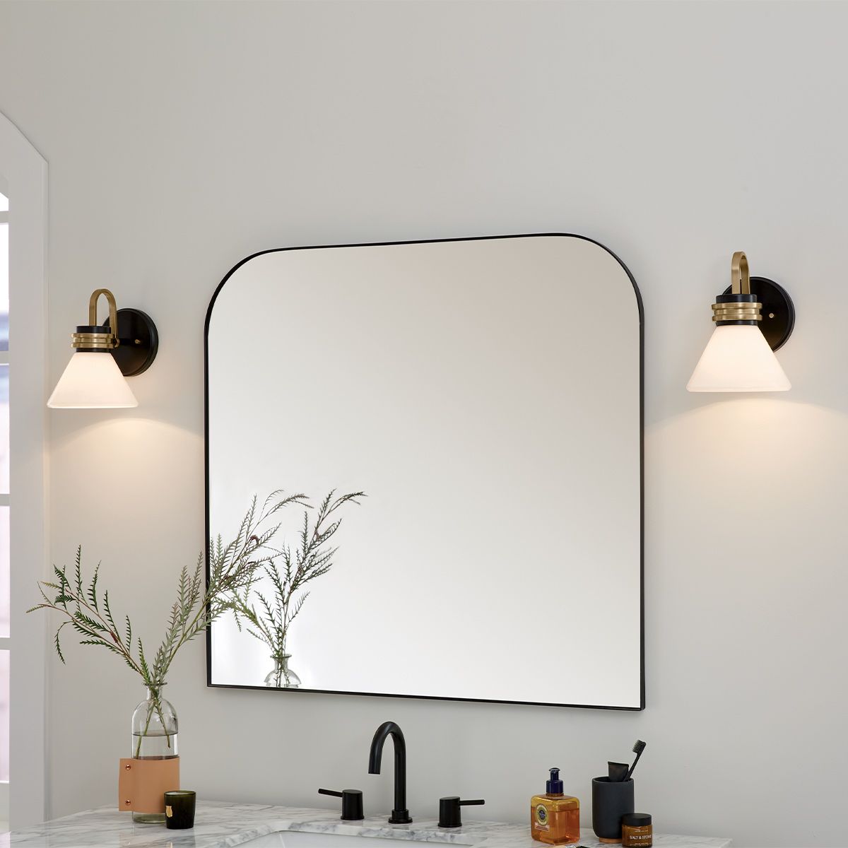 Kichler Farum Wandleuchte, 1 l, Schwarz mit Champagnerbronze - Elsteadlighting - leuchtengrosshandel24
