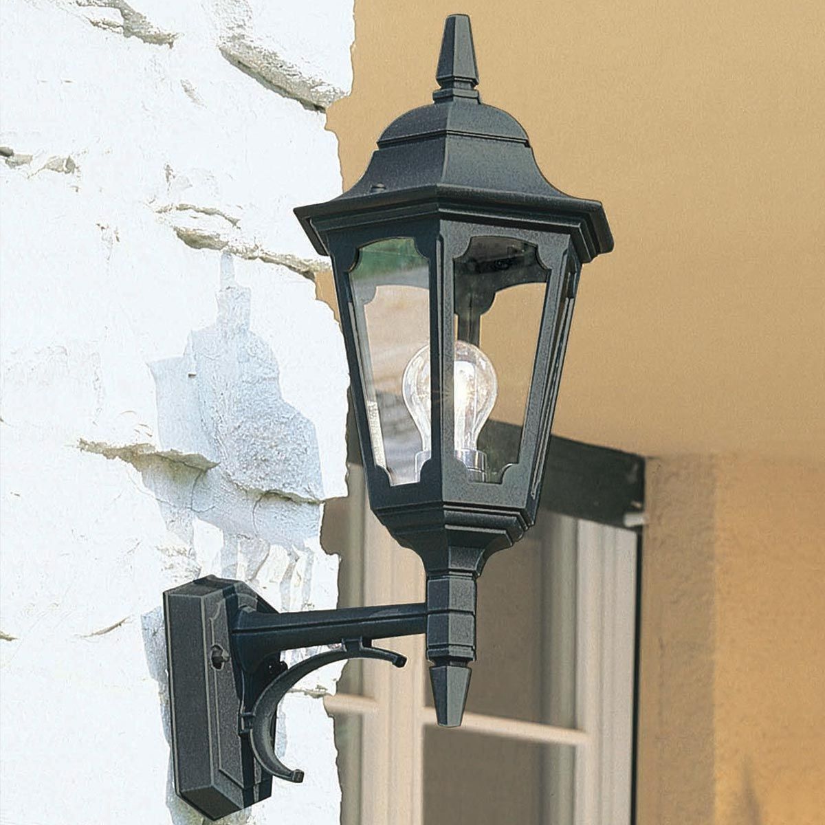 Parish 1 Wandlaterne mit Licht - Schwarz - Elsteadlighting - PR1 - BLACK