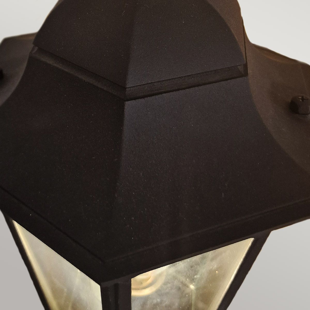 Parish 1 Wandlaterne mit Licht - Schwarz - Elsteadlighting - PR1 - BLACK