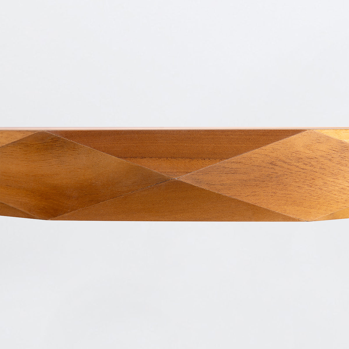 Angular LED Pendelleuchte aus Teakholz