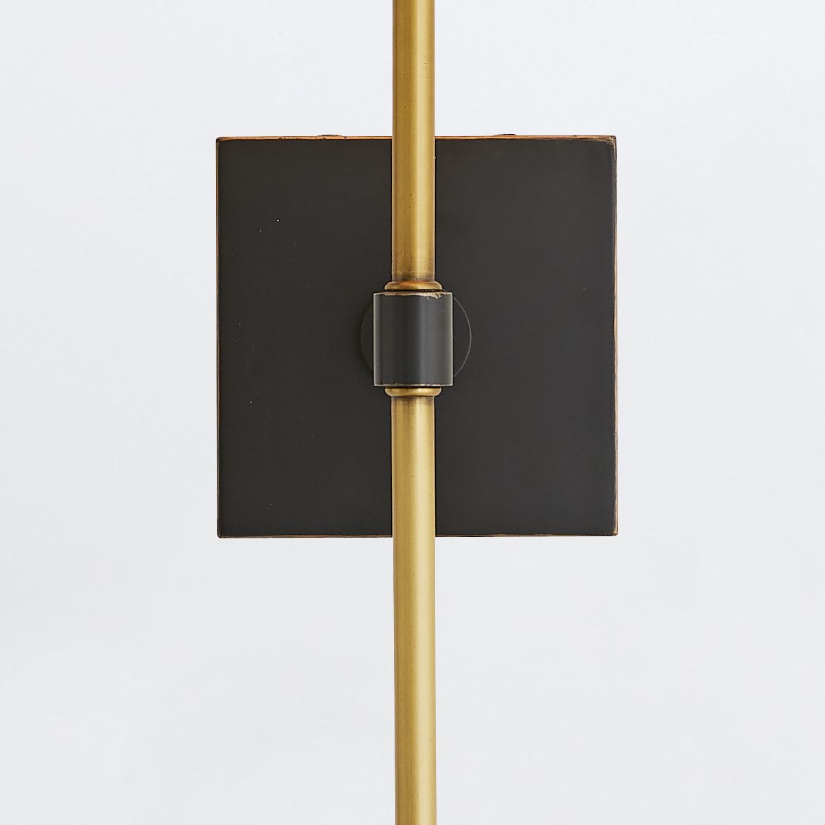 Arteriors Havana Wandleuchte 1-flammig in Bronze und Antikmessing