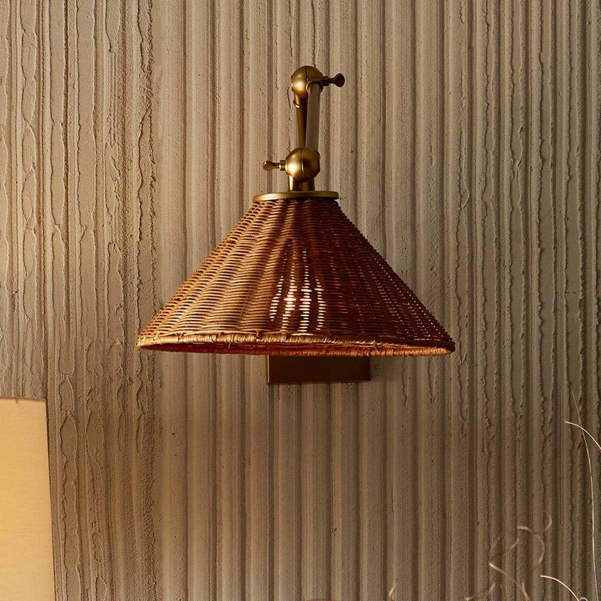 Arteriors Padma Wandleuchte 1-flammig in Antikmessing