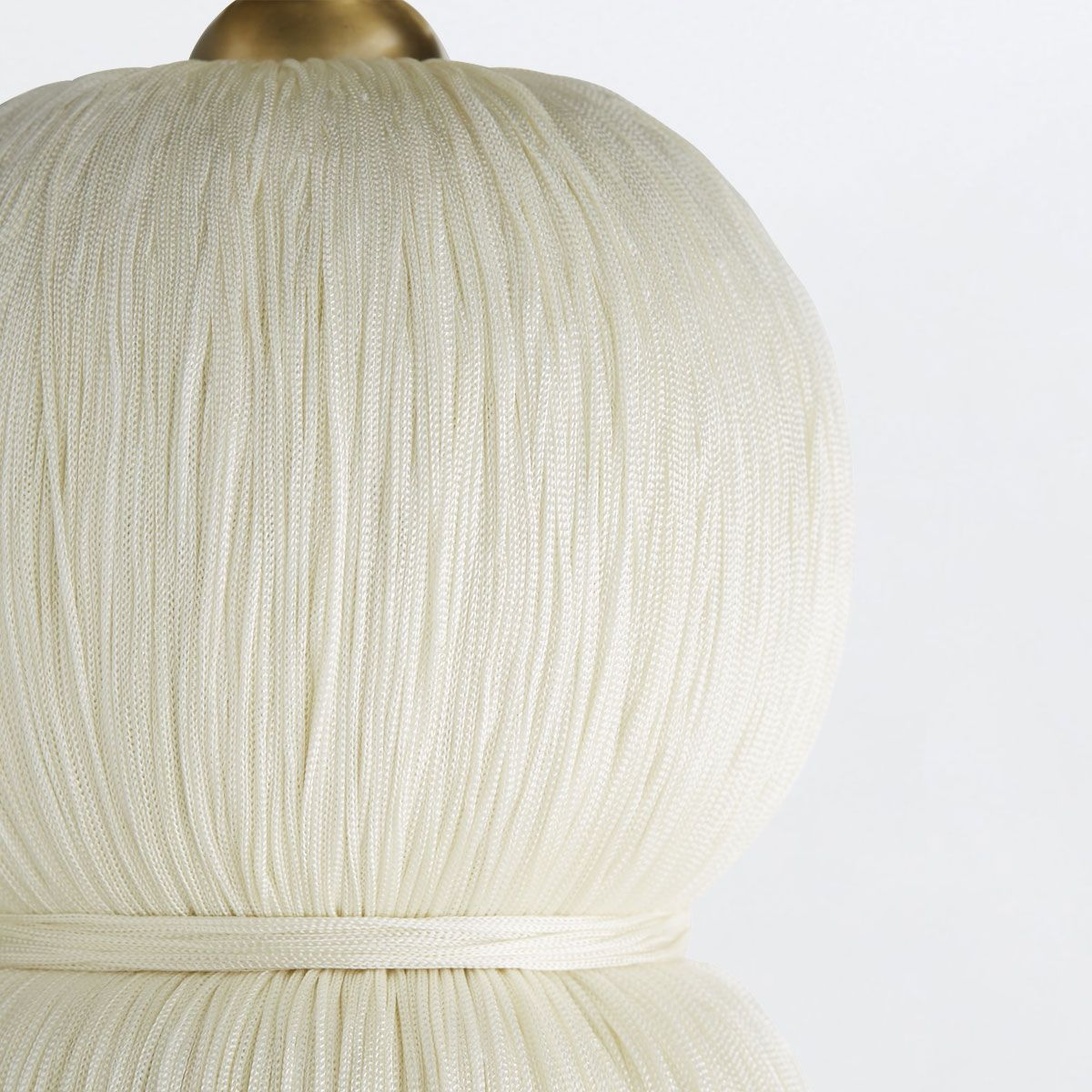 Arteriors Tassel Tischleuchte 1-flammig in Elfenbein