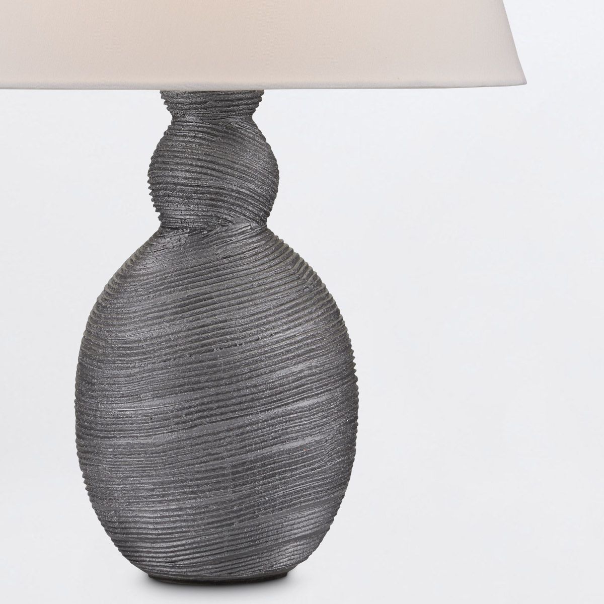 Currey & Company – Basalt Tischleuchte 1-flammig Grau