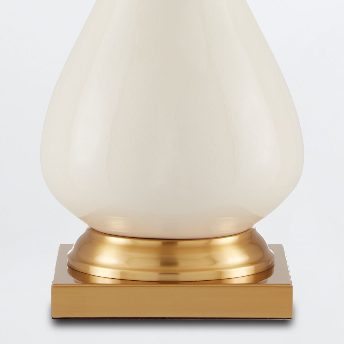 Currey & Company – Lynton Tischleuchte 1-flammig Beige/Gold
