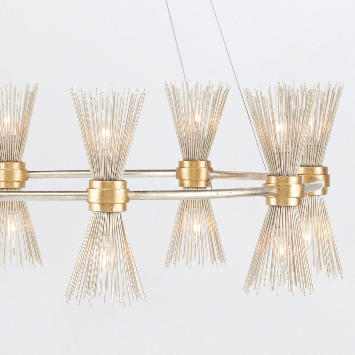 Currey & Company – Novatude Kronleuchter 16-flammig Gold/Silber