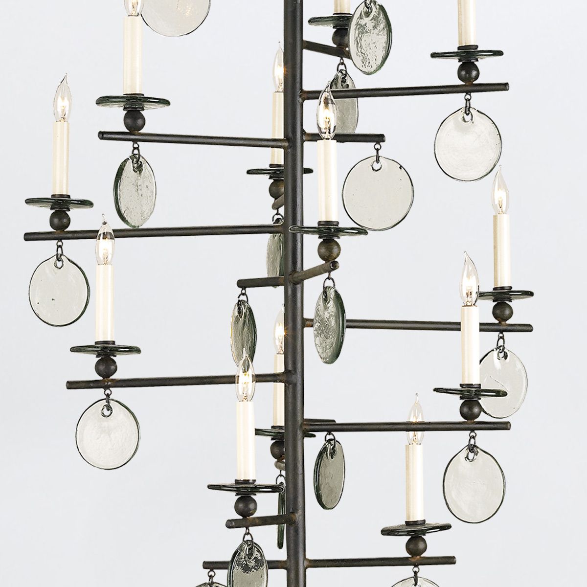 Currey & Company – Sethos Kronleuchter 12-flammig Old Iron