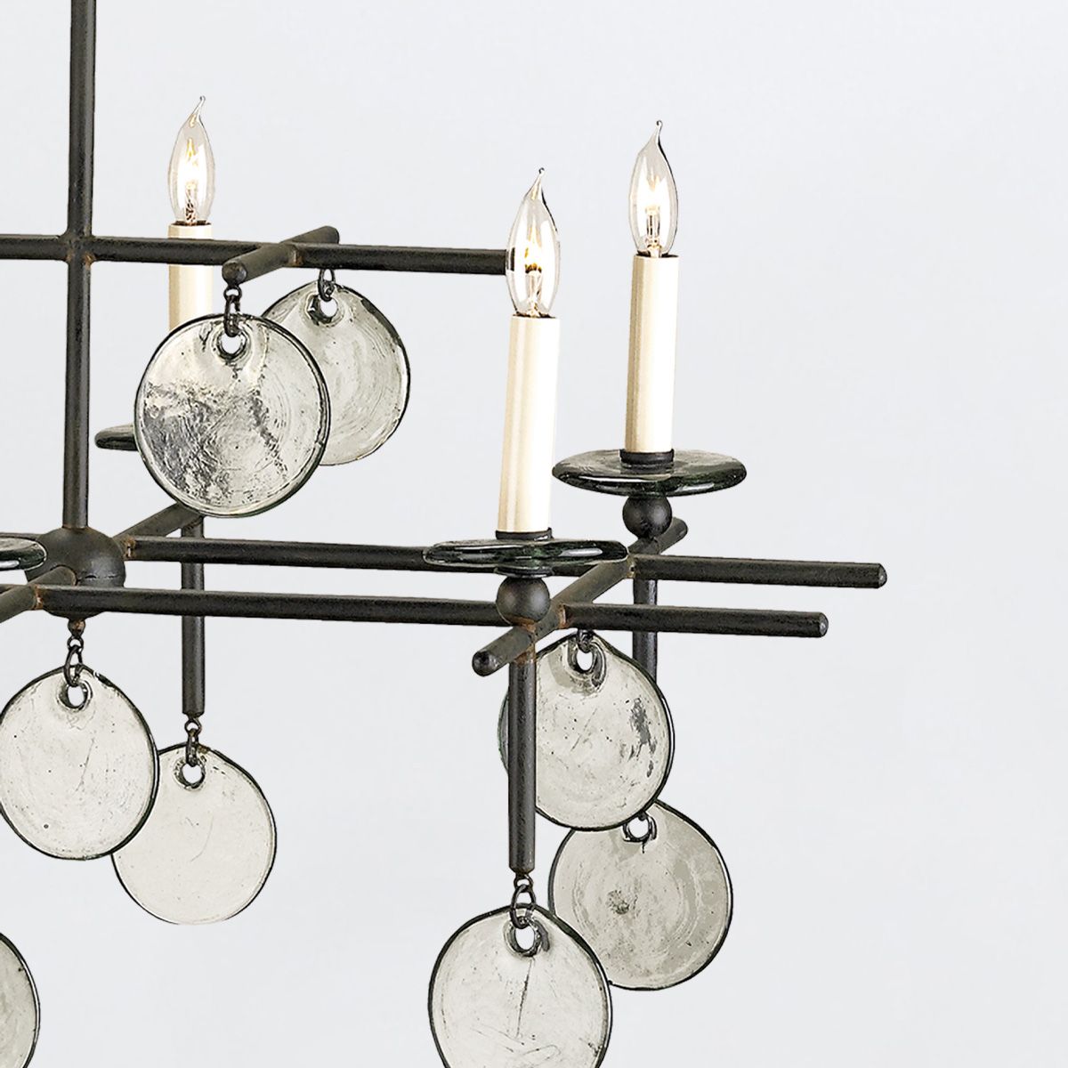 Currey & Company – Sethos Kronleuchter 8-flammig Old Iron