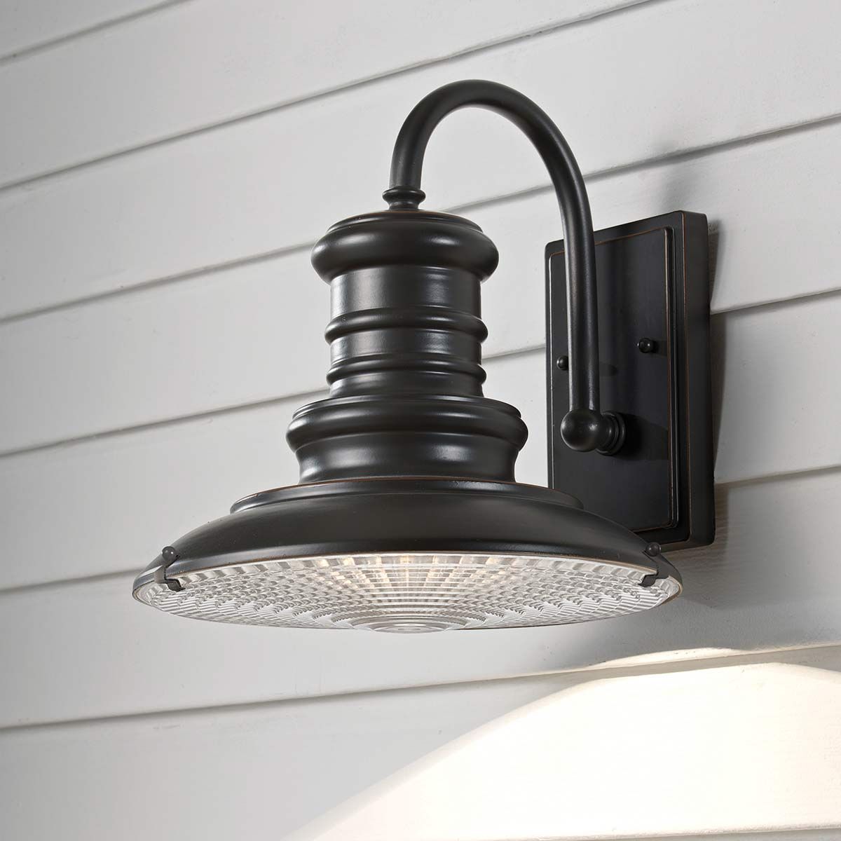 Redding Station 1 - flammige mittelgroße Wandlaterne – Restaurierungsbronze - Elsteadlighting - FE - REDDING2 - M - RB
