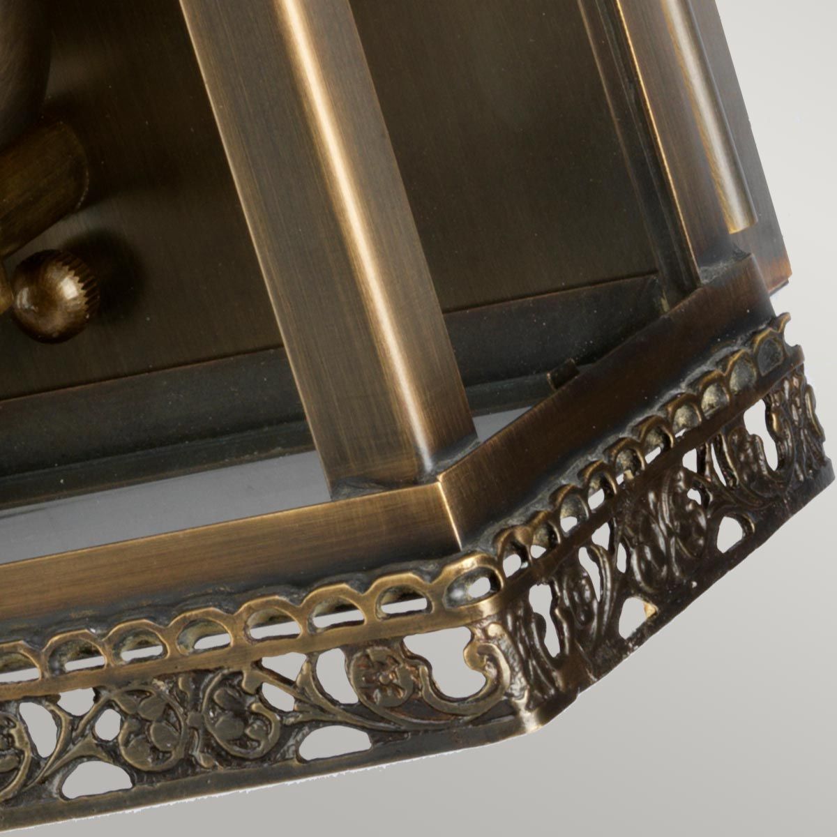 Regents Park 1 - flammige Wandlaterne – Messing – Gealtertes Messing - Elsteadlighting - REGENTS - PARK - BR
