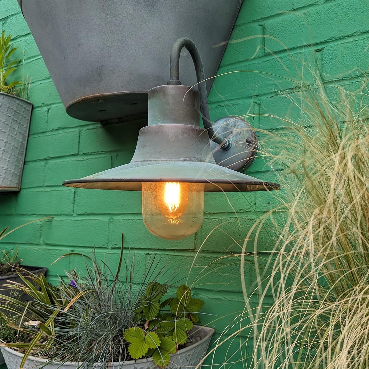 Sheldon 1 - flammige Wandlaterne - Grünspan - Elsteadlighting - SHELDON - V