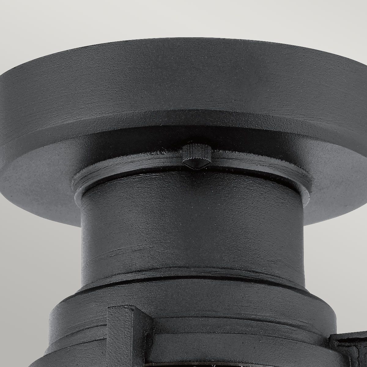 Suri 1 - flammige Veranda - /Sockellaterne - Strukturiertes Schwarz - Elsteadlighting - KL - SURI - F