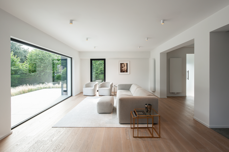 Wever & Ducré Ray Mini Aufbauleuchte in moderner Architektur