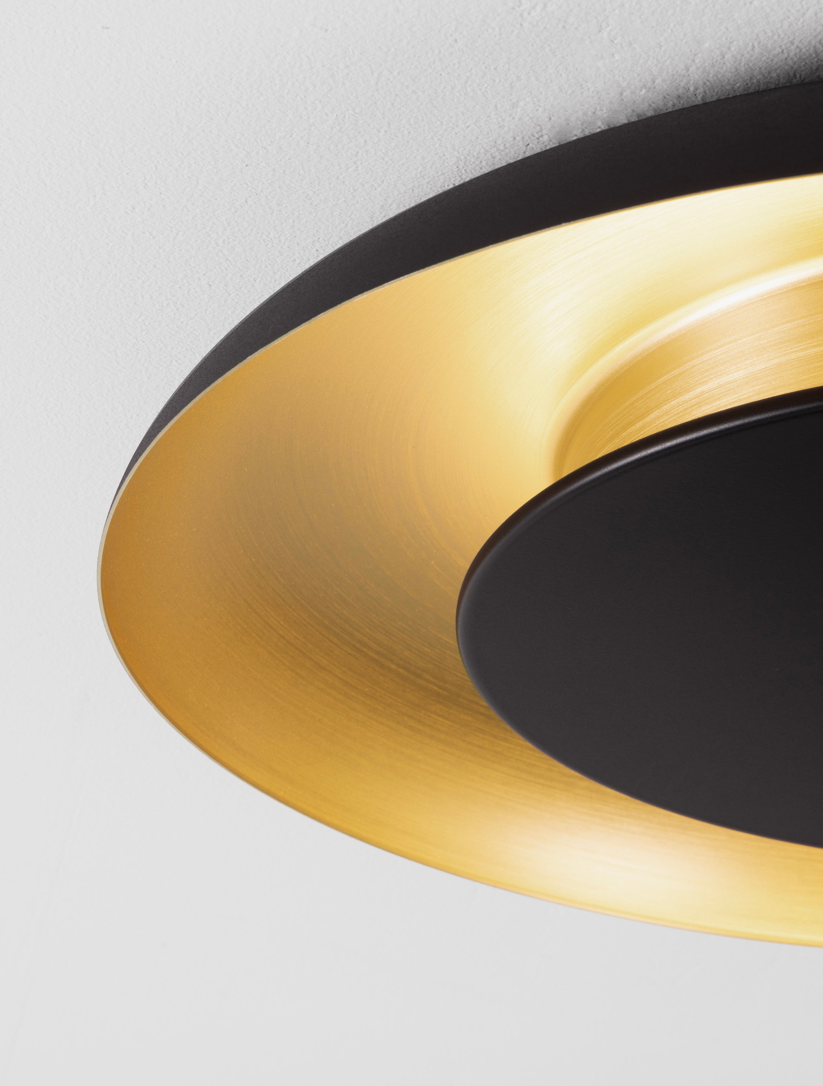 EPOS Deckenlampe Schwarz & Gold - 2700/3000/4000 Kelvin - 38 Watt Ø 60 cm