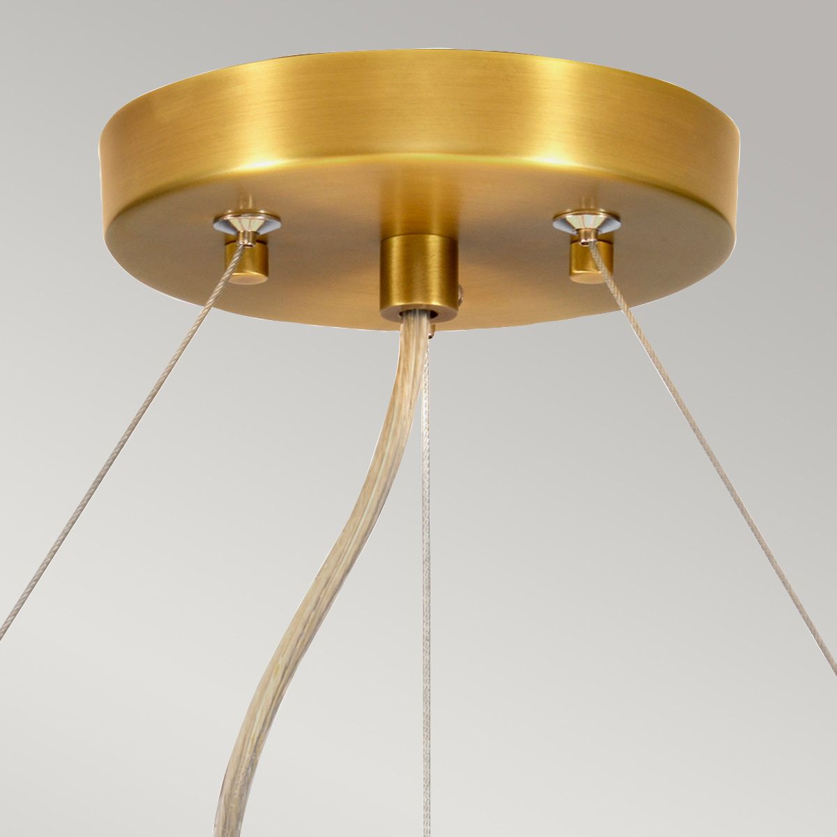 Pearce 22" Pendelleuchte mit Deckenplatte aus gealtertem Messing - gealtertes Messing mit elfenbeinfarbenem Schirm
