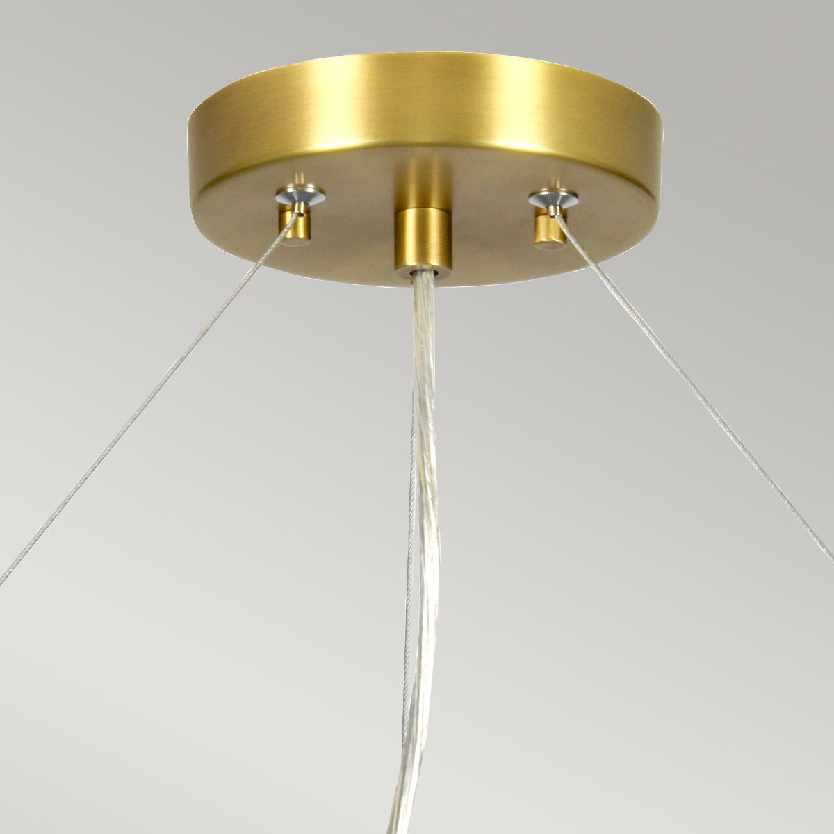 Pearce 26" Pendelleuchte mit Deckenplatte aus gealtertem Messing - gealtertes Messing mit elfenbeinfarbenem Schirm