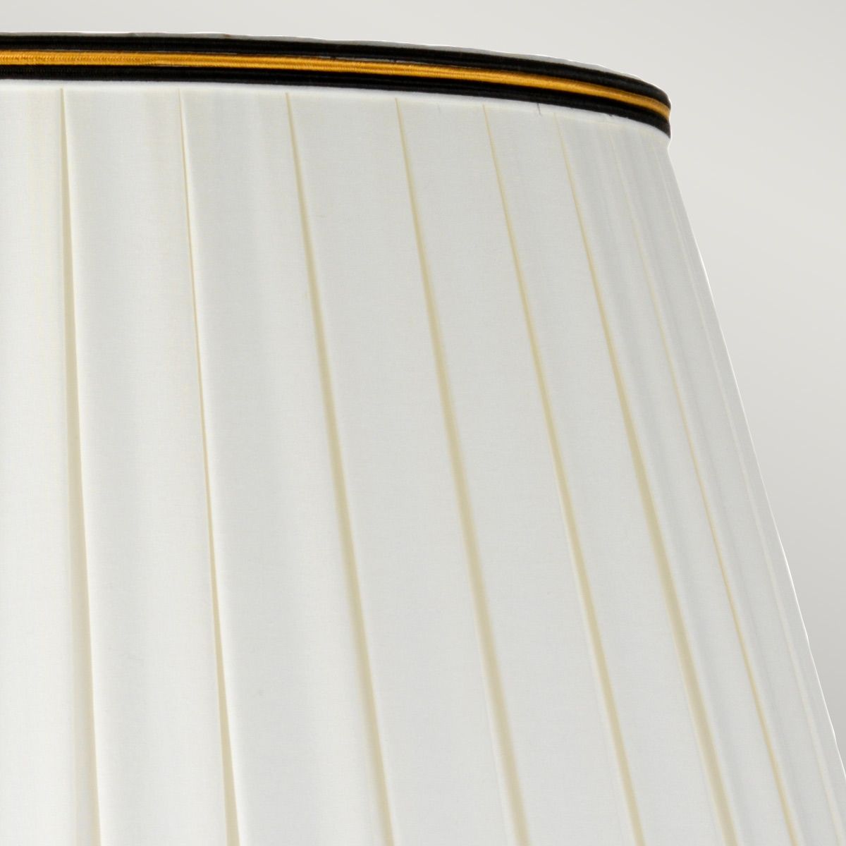 Tischlampe Peronne mit 1 Flamme und hohem Empire-Schirm, Schwarz und Gold mit cremefarbenem Schirm